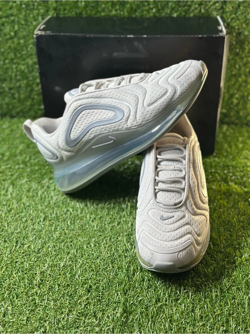 WOMENS NIKE AIR MAX 720 , SIZE 10.5 WOMENS, 9 MENS, BRAND NEW